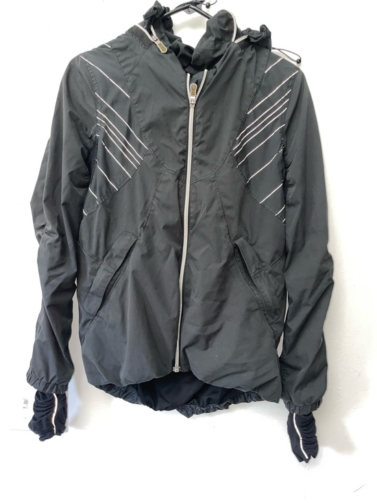 lululemon athletica Sweaters - Lululemon Black Reflective Running Jacket Windbreaker Thumbhole Size 4
